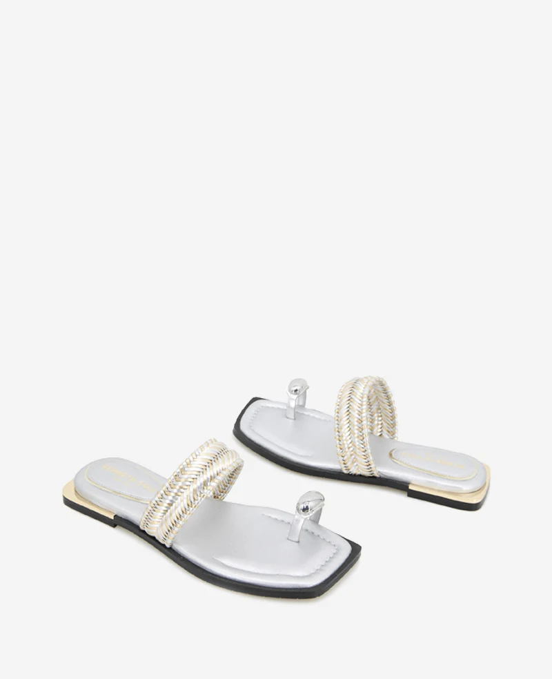 Andarna Metallic Woven Toe Ring Sandal - Image 2