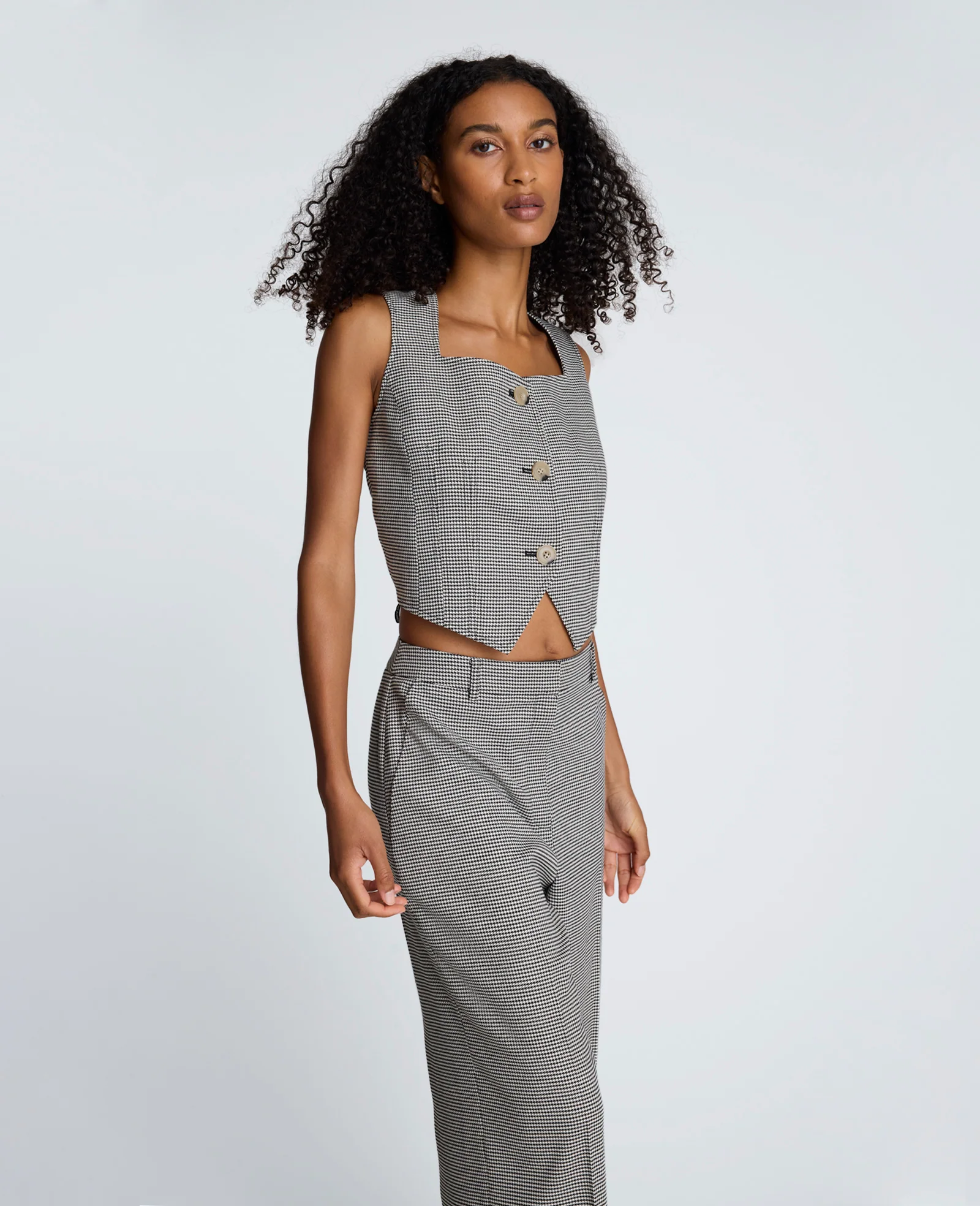 Cropped Fitted Bodice Houndstooth Vest - Image 3