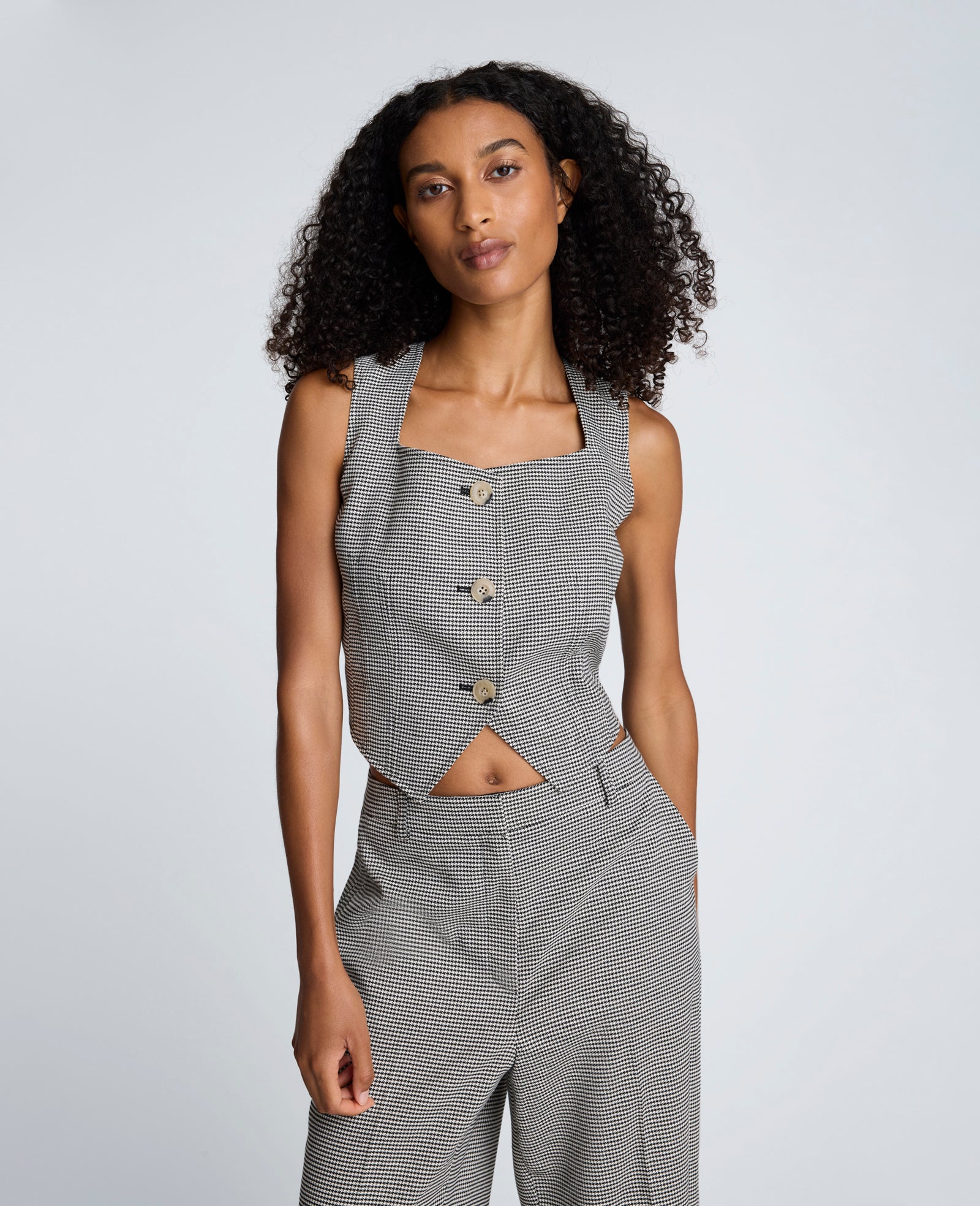 Cropped Fitted Bodice Houndstooth Vest - Image 4