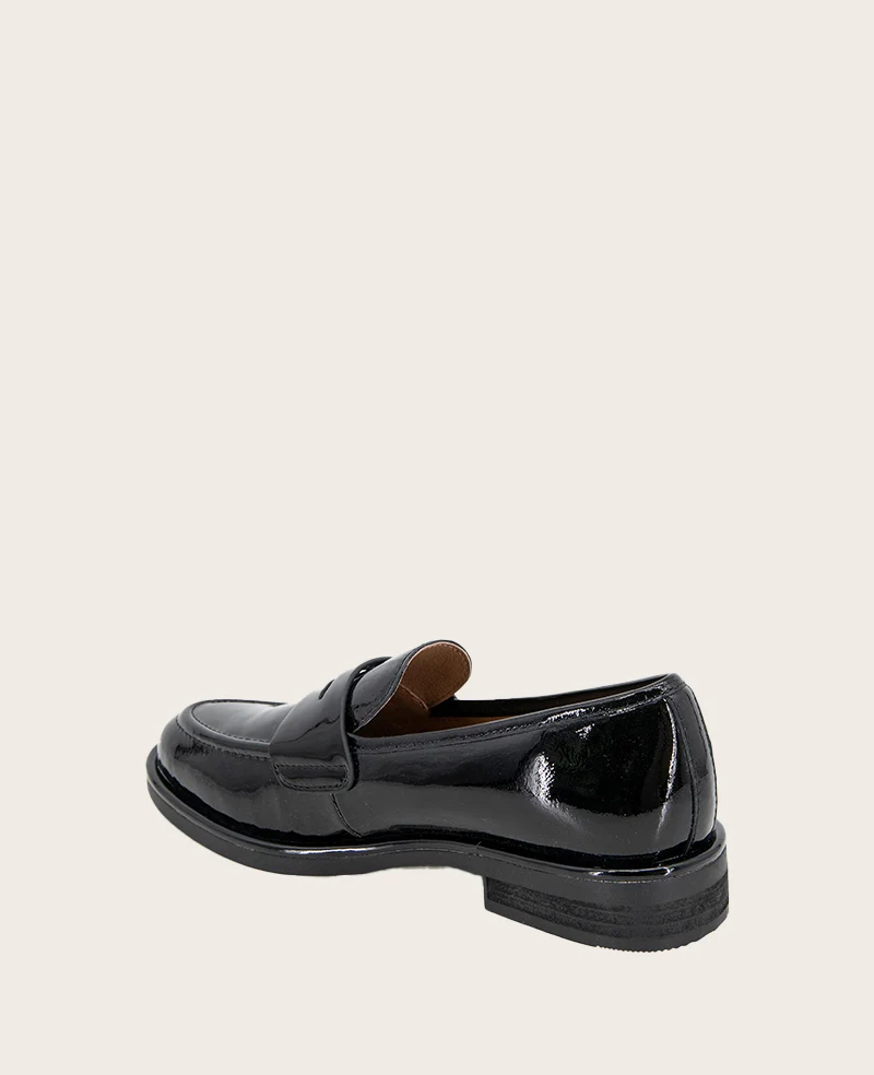 GENTLE SOULS - Cybil Patent Loafer - Image 4