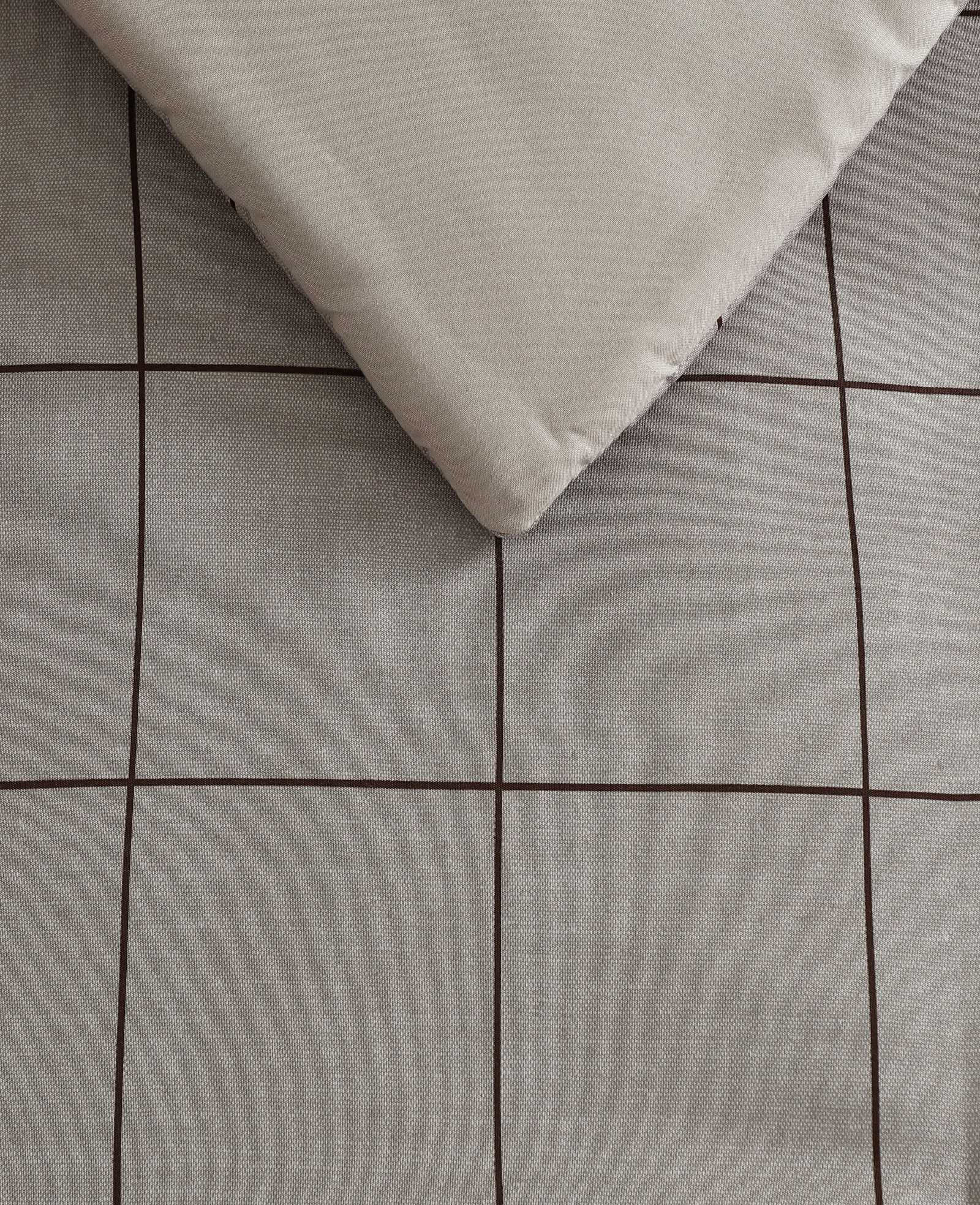 Holden Grid Comforter Set - Image 4