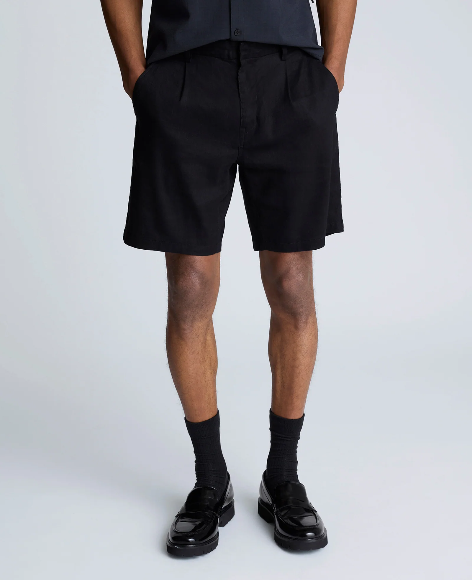 Performance Pleated Linen Short - Image 4