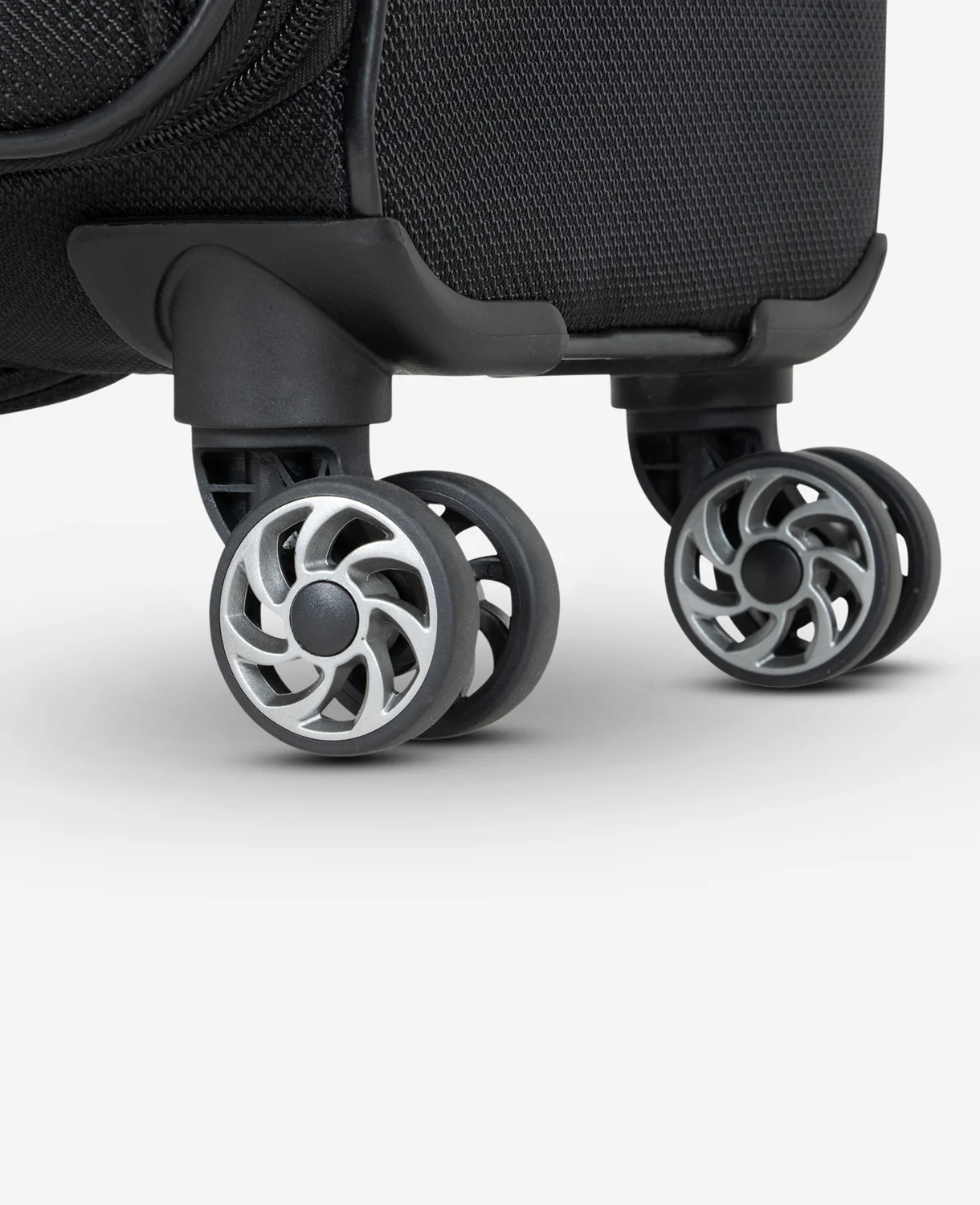 Rugged Roamer Expandable Suitcase - Image 3
