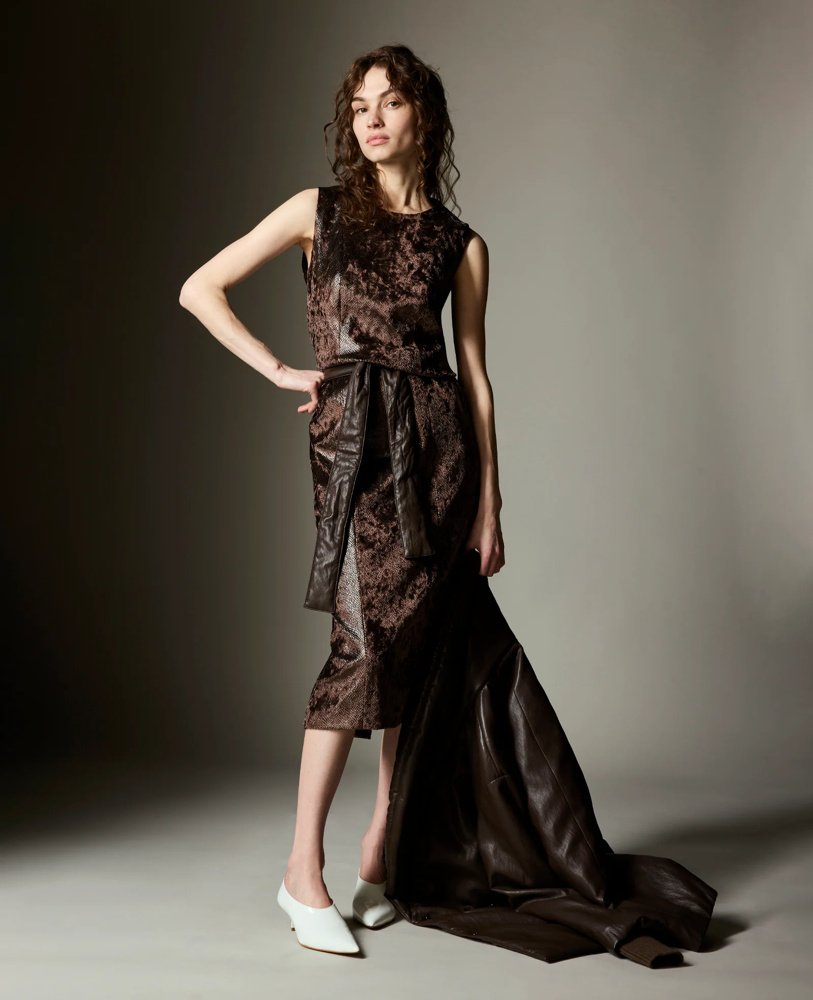 Snake Skin Textured Velvet Crew Neck Sheath Midi Dress - Image 2
